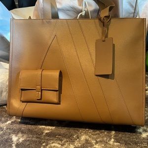 LAST CALL! NEW (used once) Stunning KAAI HELIX Tote in Camel